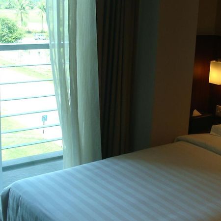 Roomz Hotel Seria ห้อง รูปภาพ