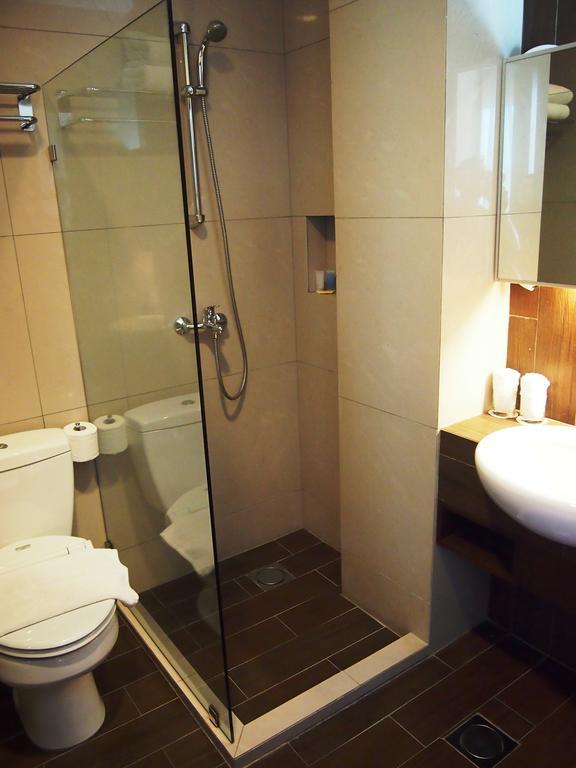 Roomz Hotel Seria ภายนอก รูปภาพ