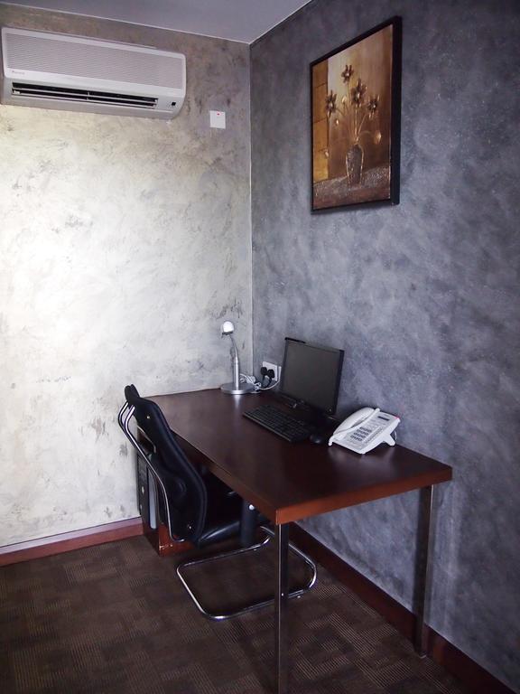 Roomz Hotel Seria ภายนอก รูปภาพ