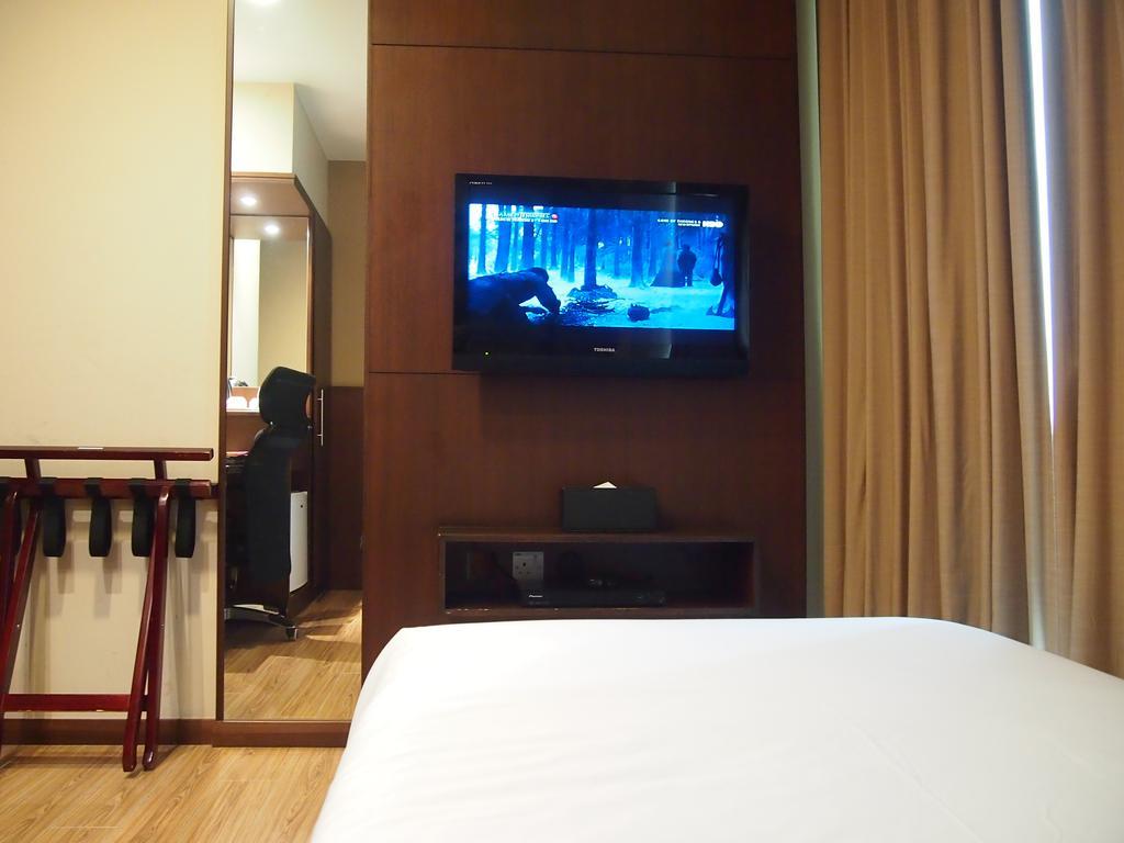 Roomz Hotel Seria ภายนอก รูปภาพ