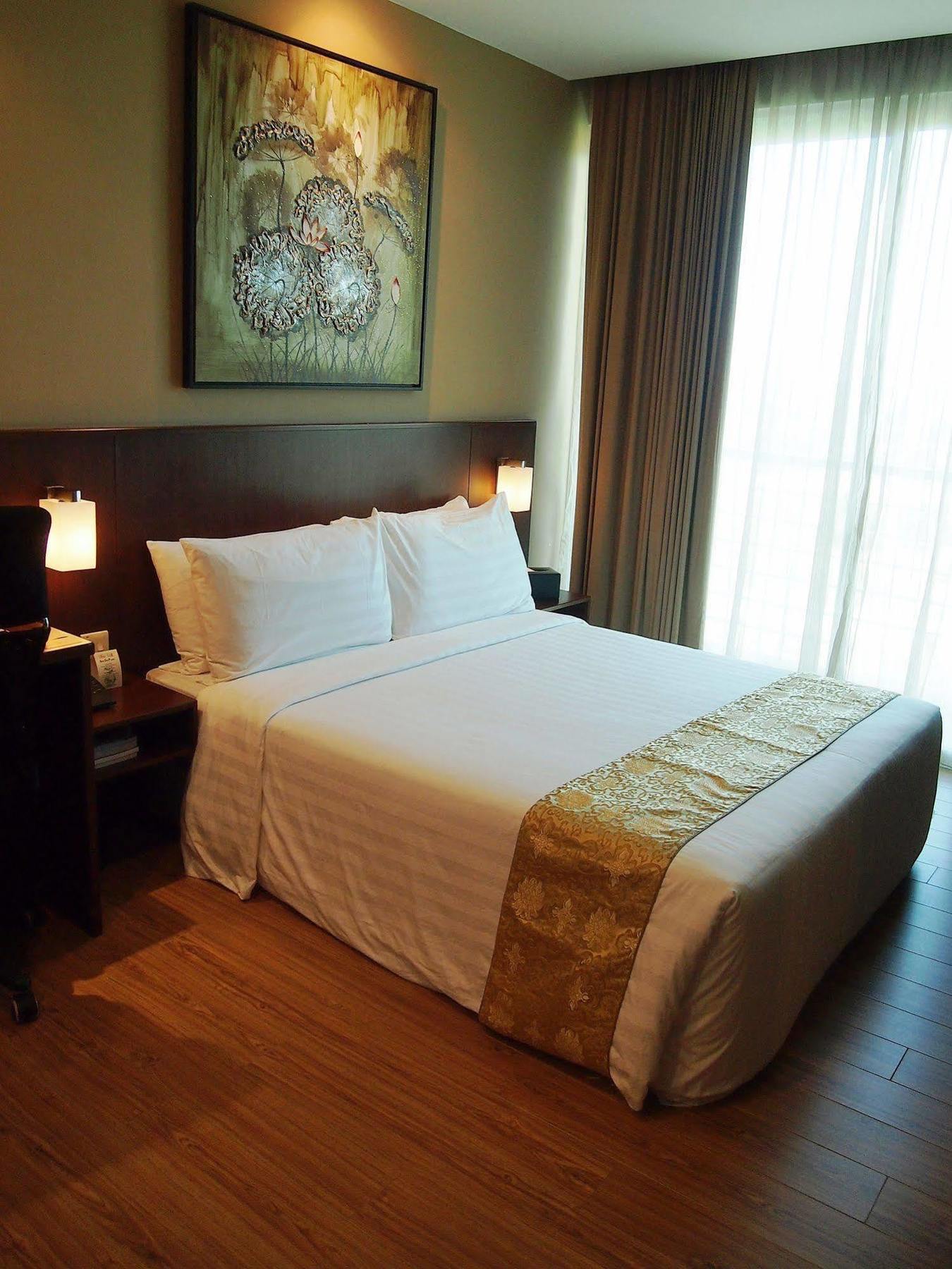 Roomz Hotel Seria ภายนอก รูปภาพ