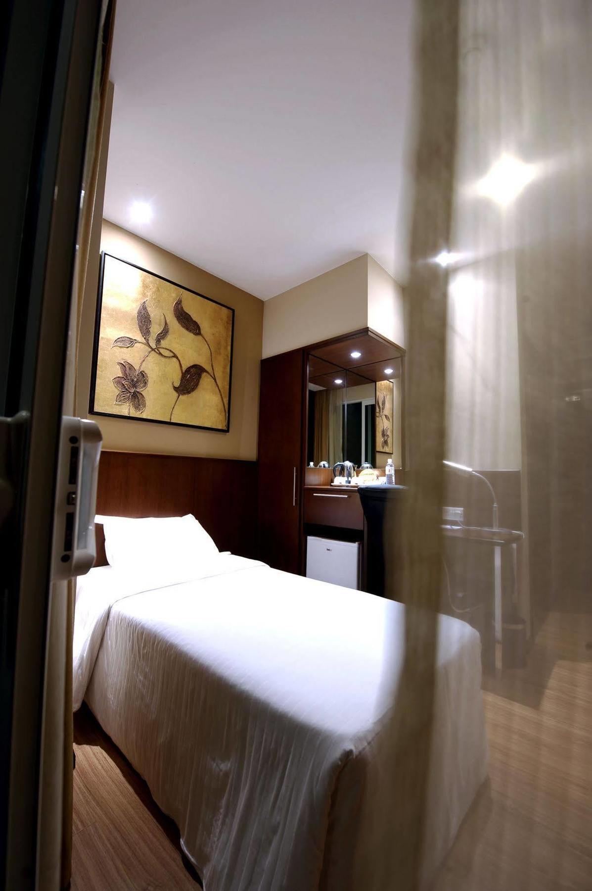 Roomz Hotel Seria ภายนอก รูปภาพ