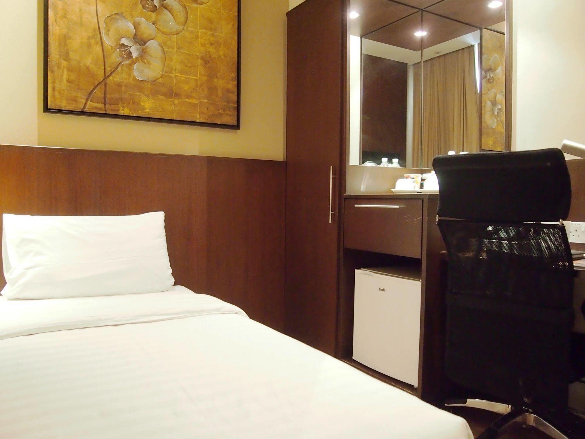 Roomz Hotel Seria ภายนอก รูปภาพ