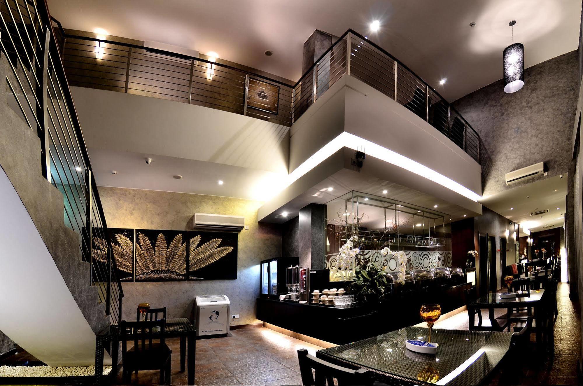 Roomz Hotel Seria ภายนอก รูปภาพ