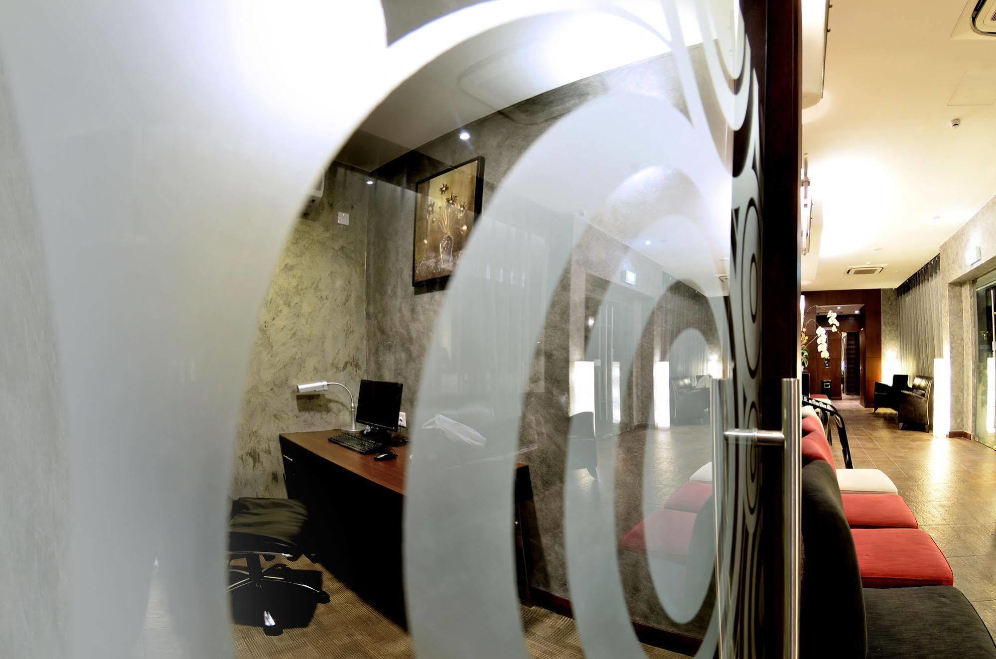 Roomz Hotel Seria ภายนอก รูปภาพ